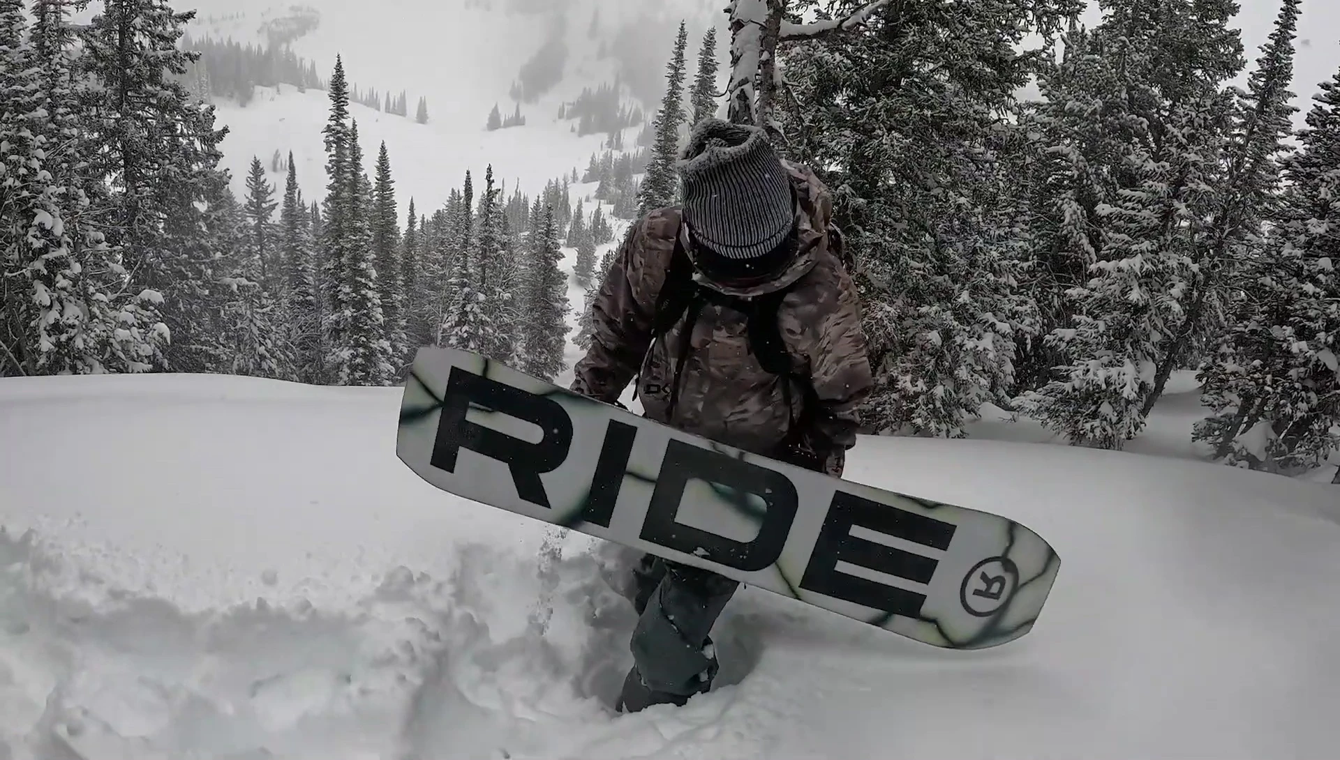 Close-up shot showcasing the Slimewalls technology on the Warpig snowboard.