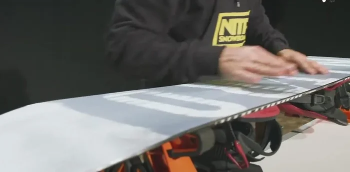 Prepare the base edge: Use a multi-tool to smooth the base edge, keeping the angle slightly upward to avoid de-tuning.