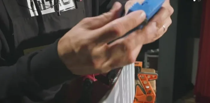 Polish the outside edge: Use the diamond file on the outside edge after sharpening. Remove metal shavings to maintain a clean, smooth edge.