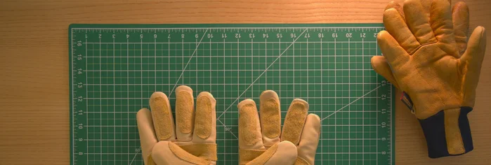 Apply Snow Seal. Use a Ziploc bag and your fingers to apply a generous amount of Snow Seal to the leather portions of your gloves. Work it into the leather thoroughly.