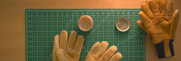 Flex the gloves while applying heat. This helps to loosen the leather and make the gloves more supple. Repeatedly flex and shape the gloves into the desired position to increase flexibility.