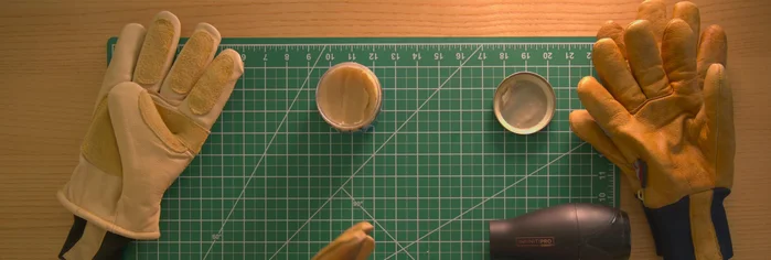 Apply a second coat (optional). After the first coat has cooled, apply a second coat of Snow Seal, especially to high-wear areas.