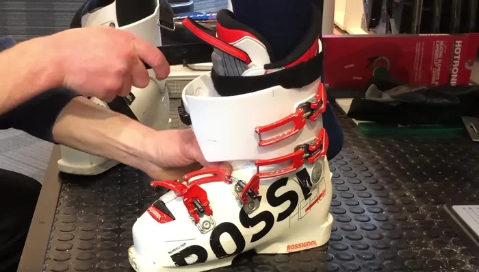 Fasten the power strap snugly.