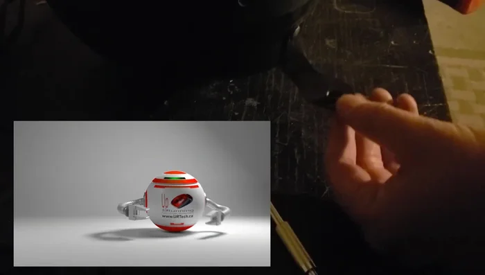 Test the repaired snap by attaching your goggles.