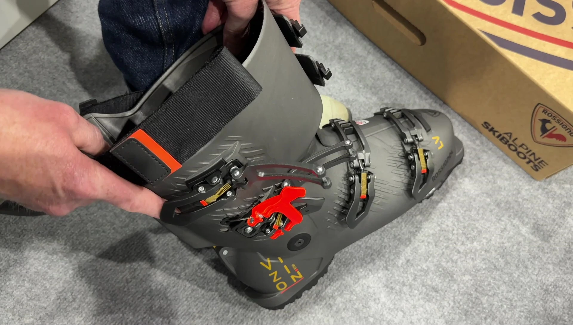 The rear shell's movement demonstrating the ease of use