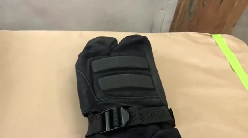 The Kombi three-finger gloves, the speaker's favorite.