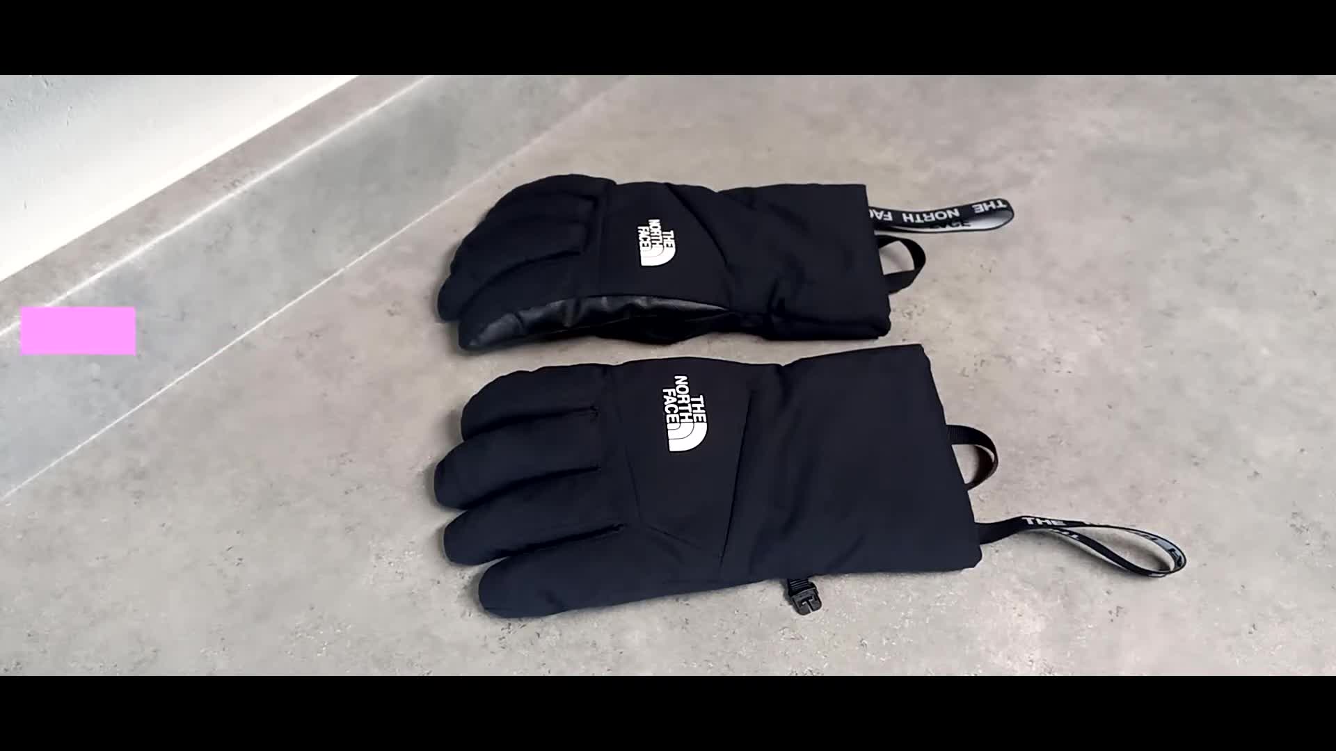 Image showing the speaker in fall weather, highlighting the need for winter gloves.