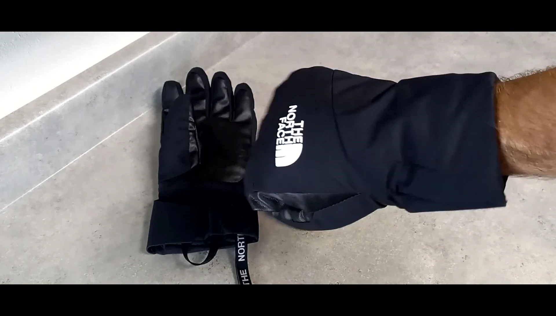 Image showing the speaker's experience with the gloves' warmth.