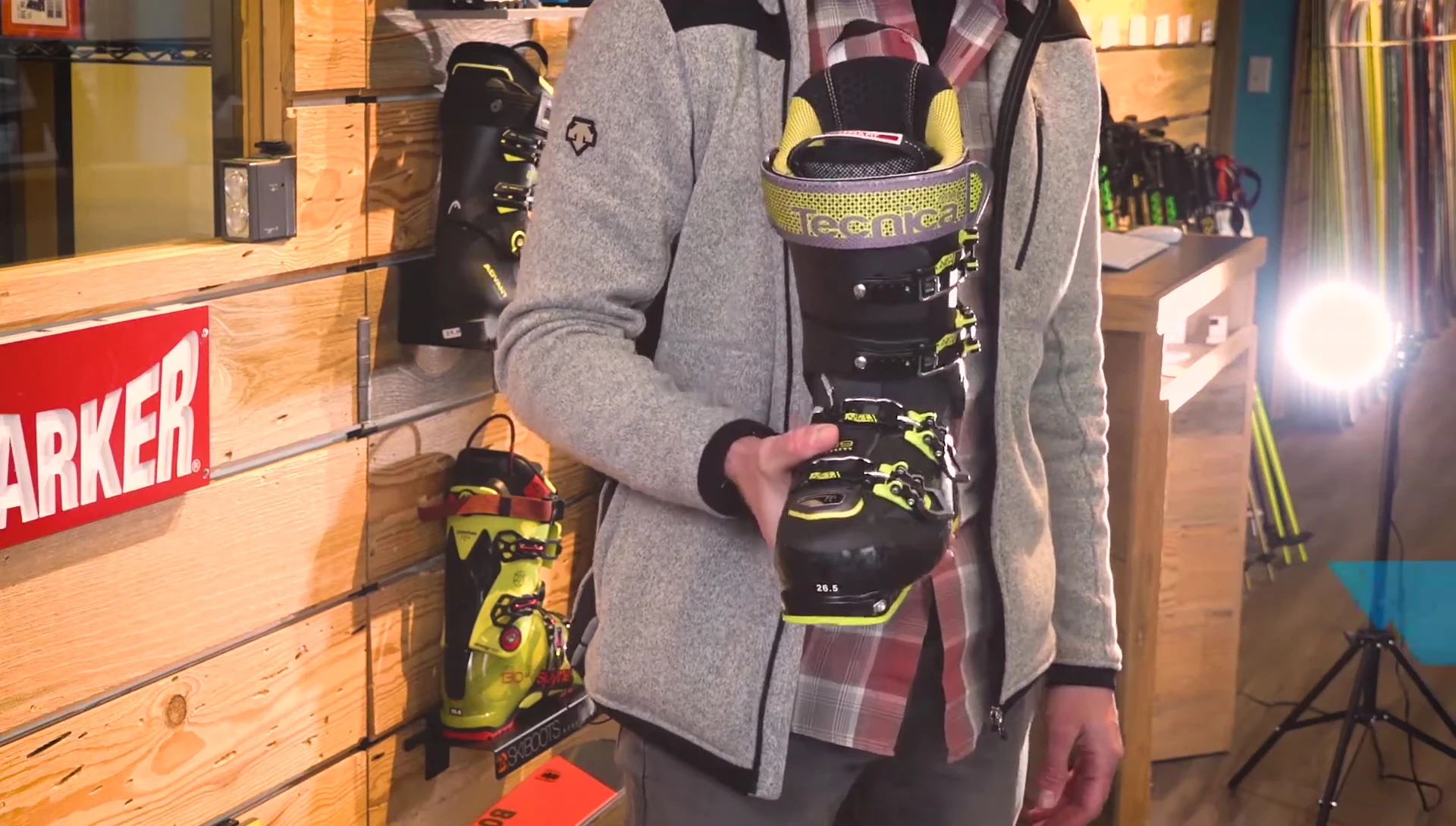 A demonstration of the quick transition mechanism between ski and hike modes.