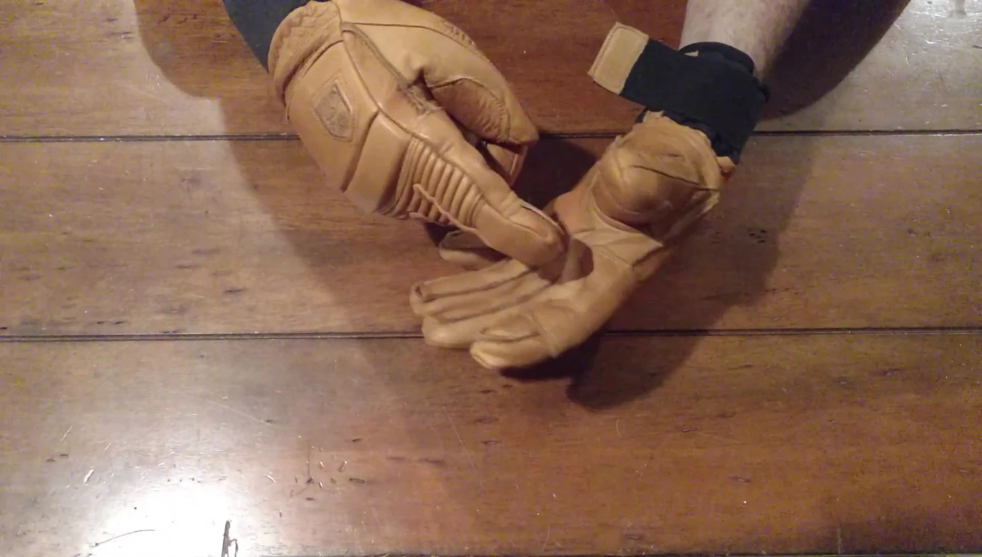 Detail shot highlighting the leather reinforcement on the forefinger, thumb, and palm