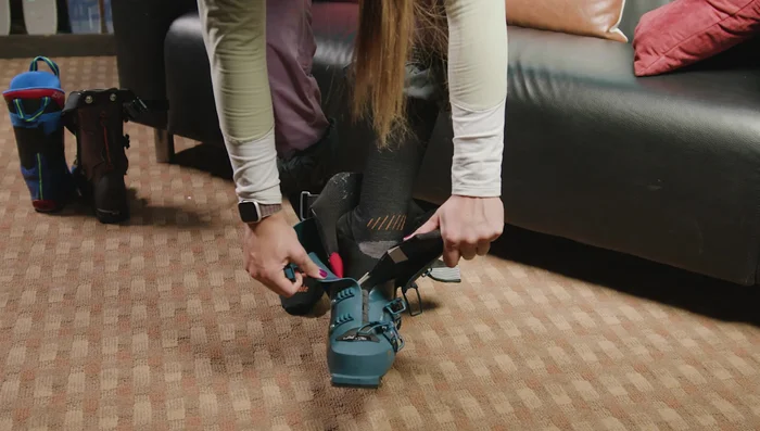 Work your way up, applying even pressure between the two most important buckles.