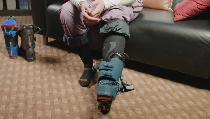 Work your way up, applying even pressure between the two most important buckles.