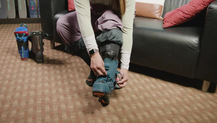 Work your way up, applying even pressure between the two most important buckles.