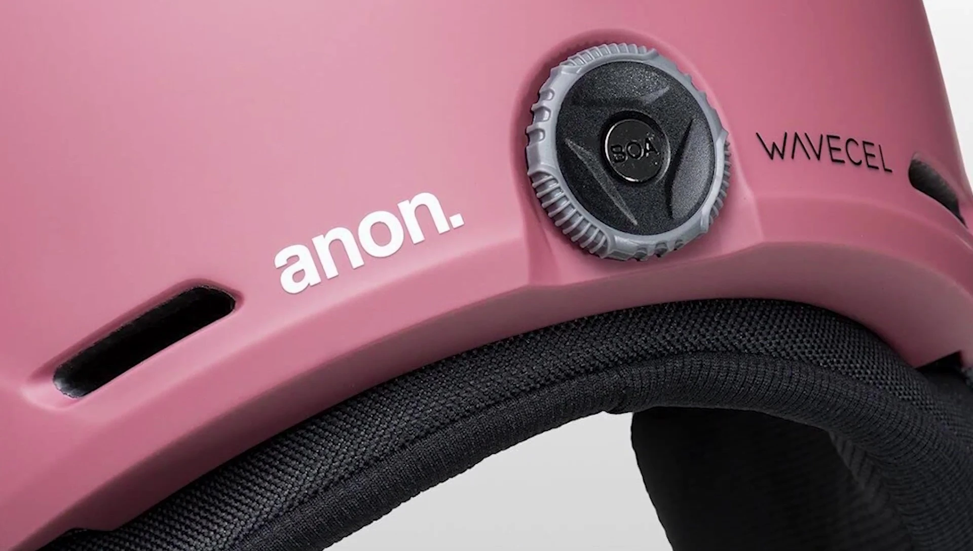 Showcasing the Fidlock magnetic buckle.