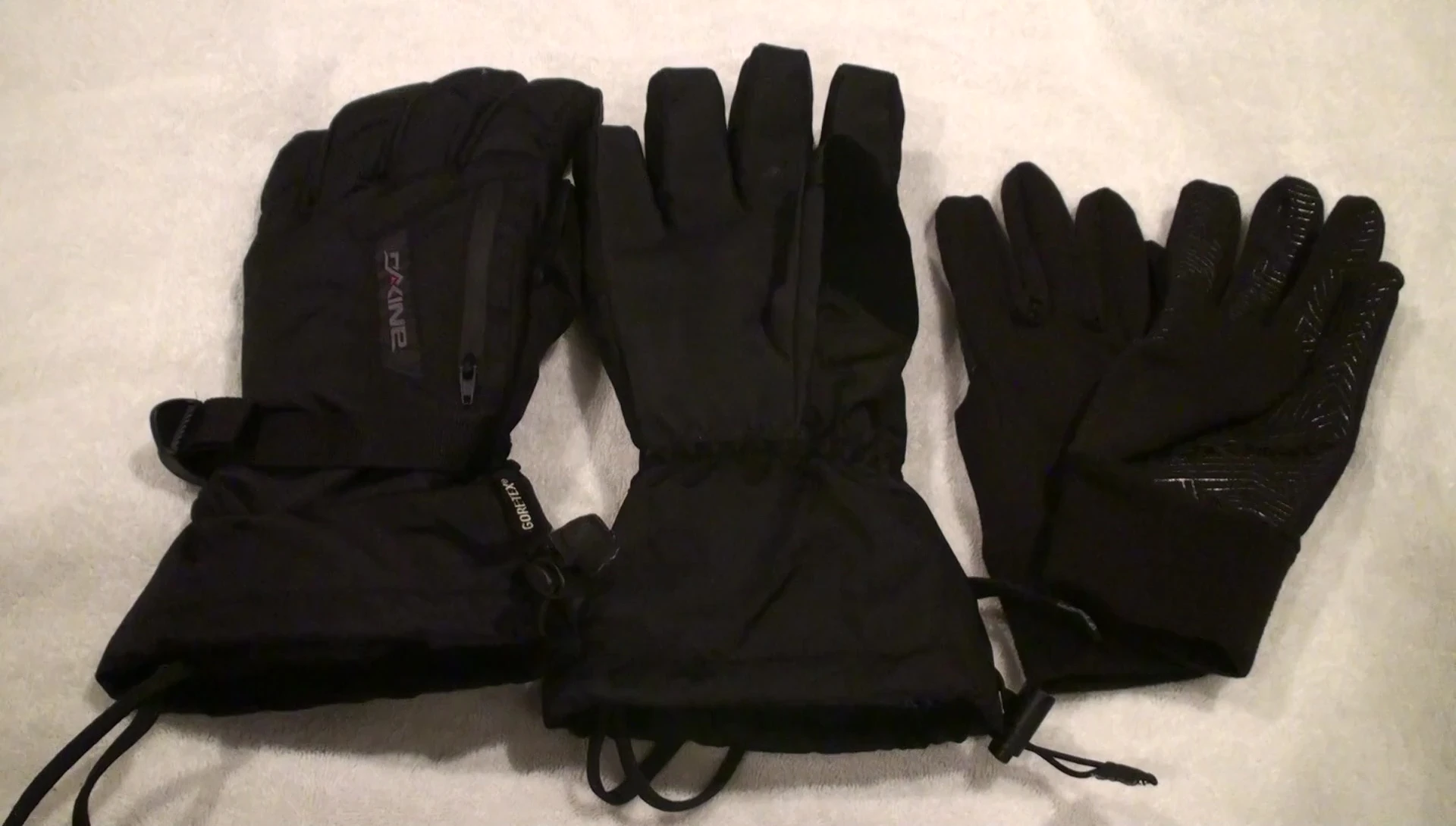 Close-up of the liner gloves inside the outer glove.
