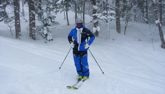 Correct Hand and Arm Position: Place your hands as if they were in your jacket pockets, then extend them outwards. Your wrist should be wider than your elbow, and your elbow wider than your shoulder.