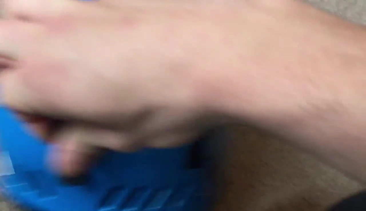 Demonstration of the goggle strap clip