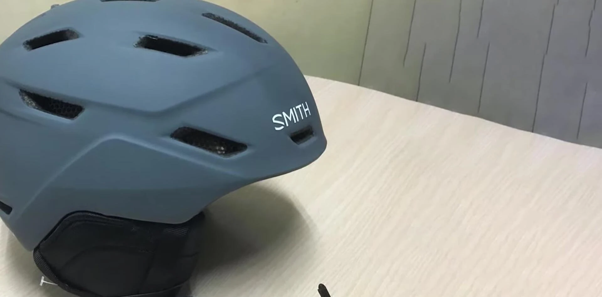 Smith Mission helmet highlighting goggle compatibility