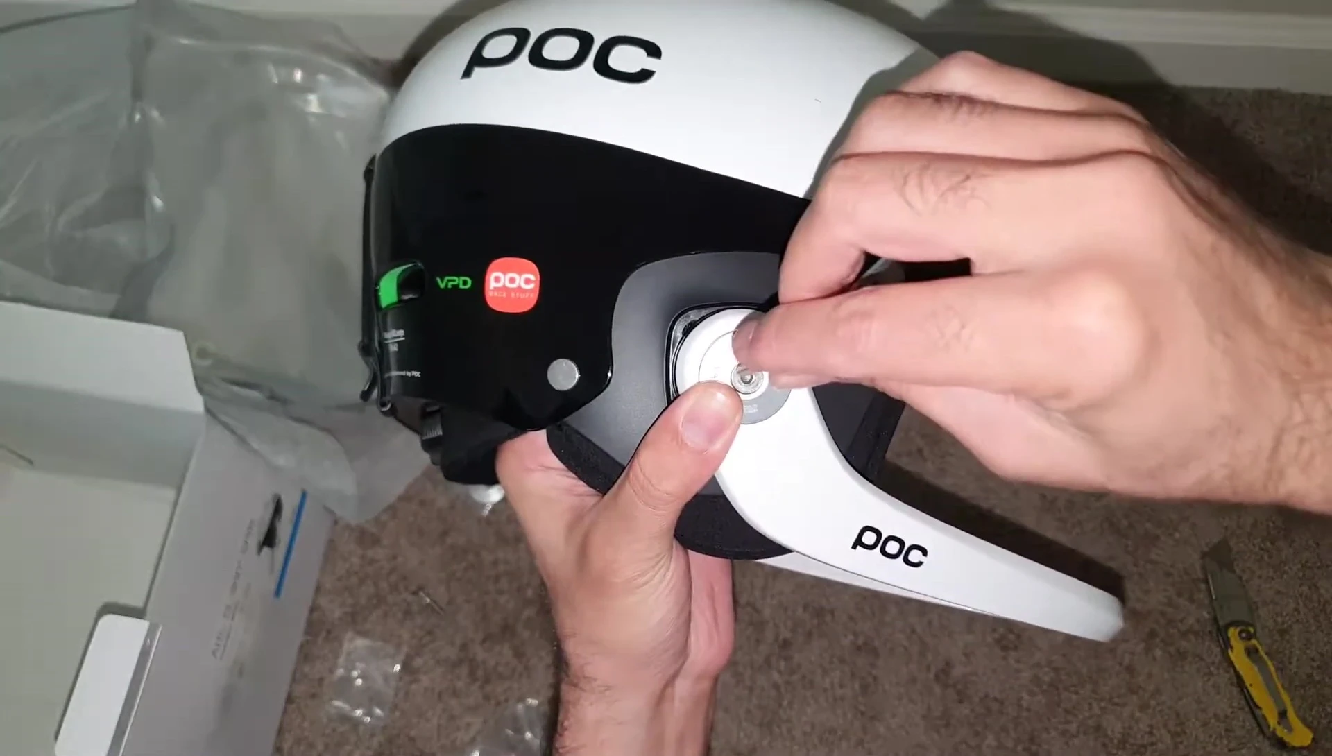 Tightening the screws and final installation