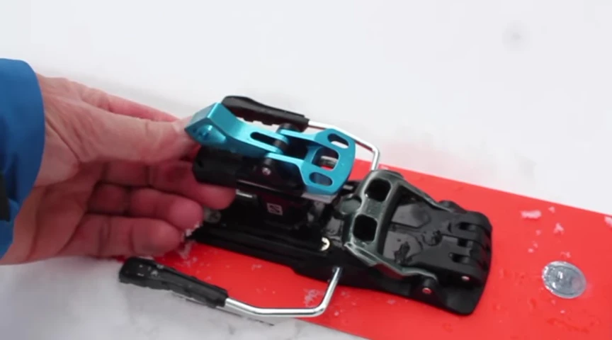 The reviewer skiing with the Salomon MTN binding.