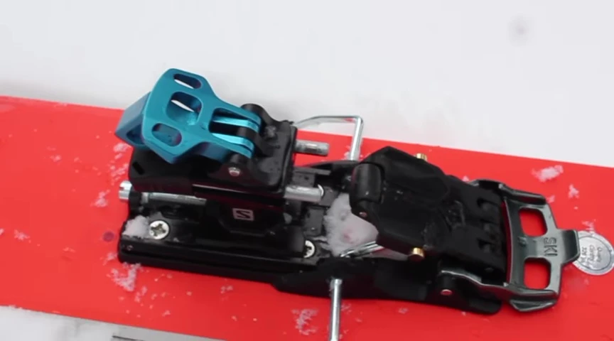 Diagram showing the 30mm heel adjustment range.