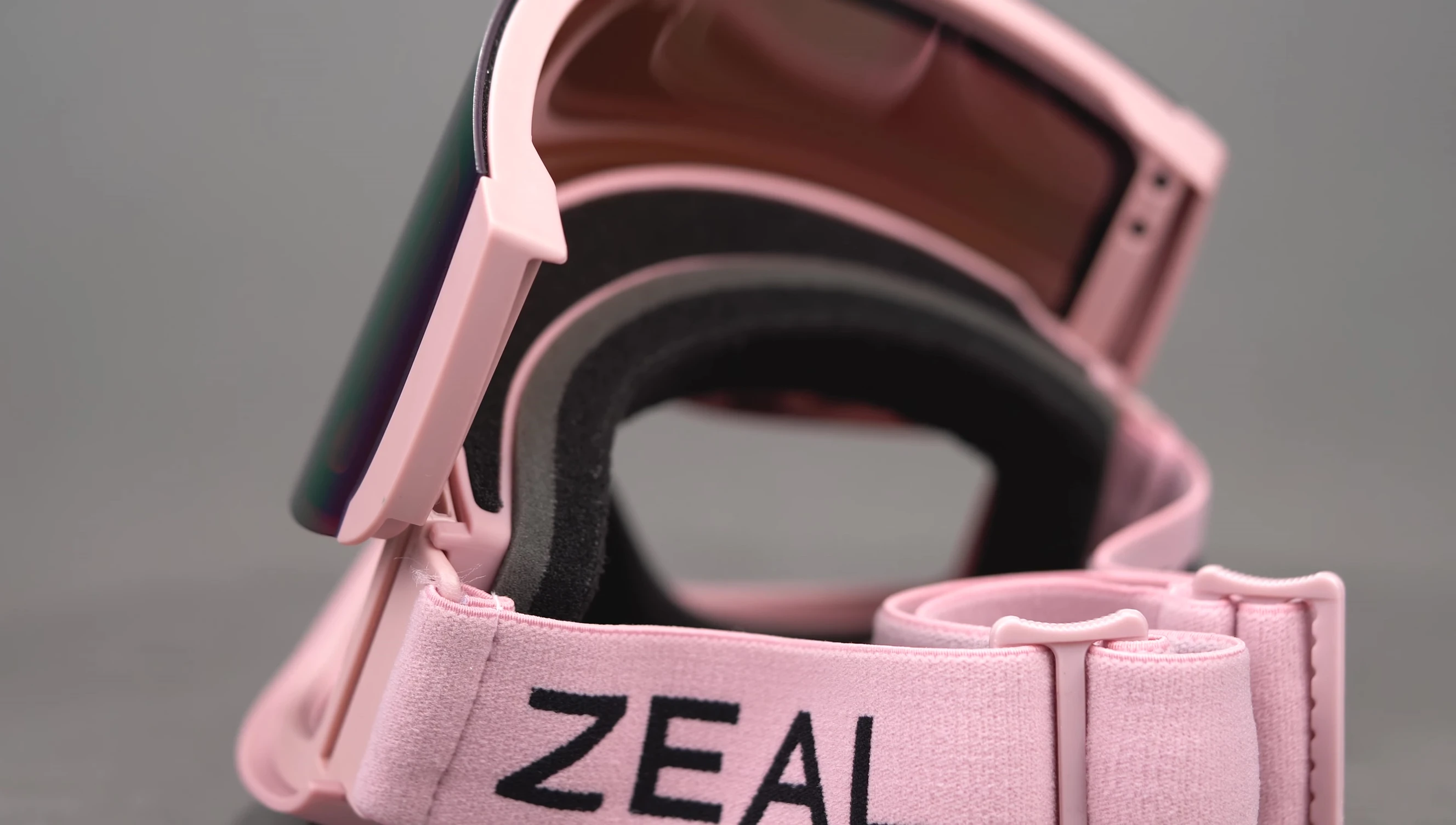 Zeal Hatchet Rail Lock lens change system