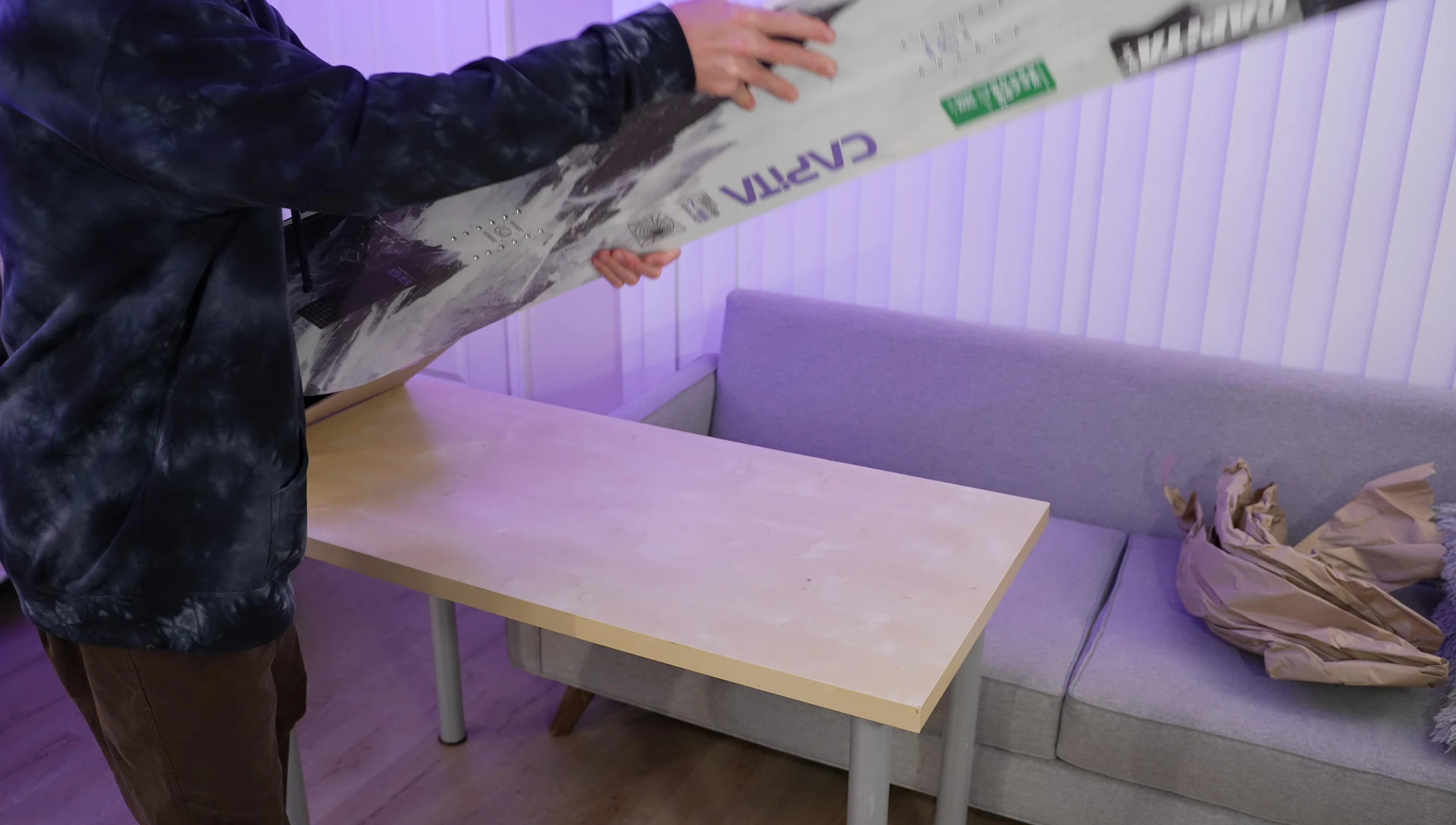 Close-up of the purple base of the snowboard