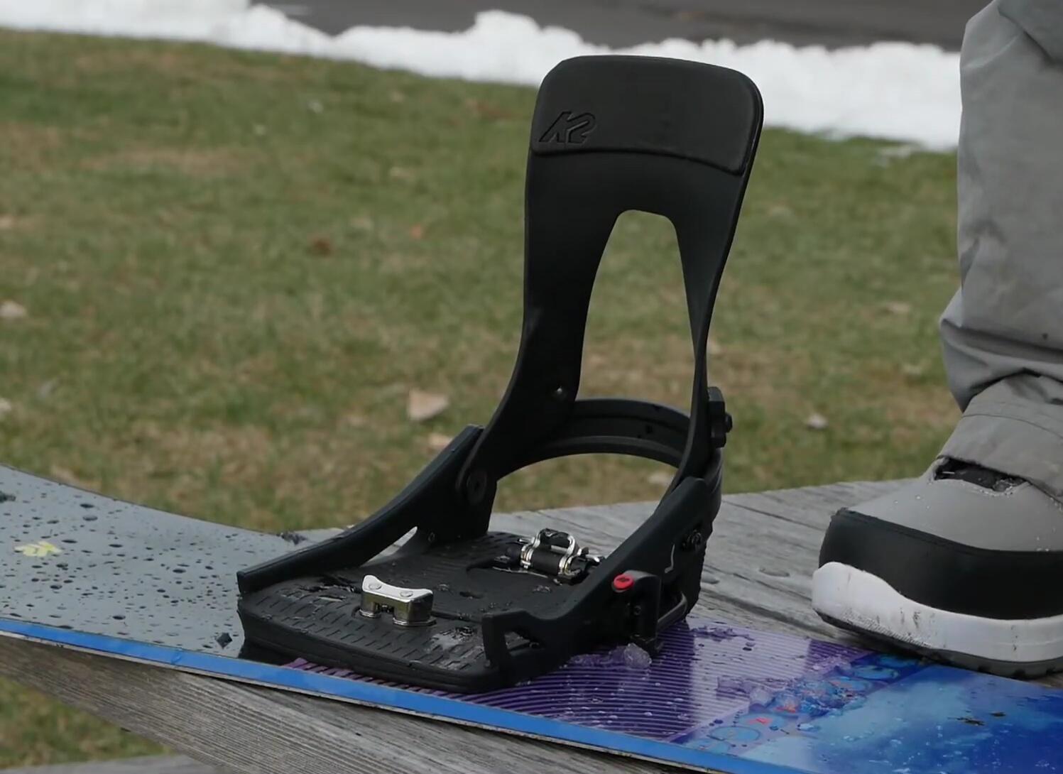 Overall shot of the rider enjoying the snowboard experience with the K2 Clicker X.