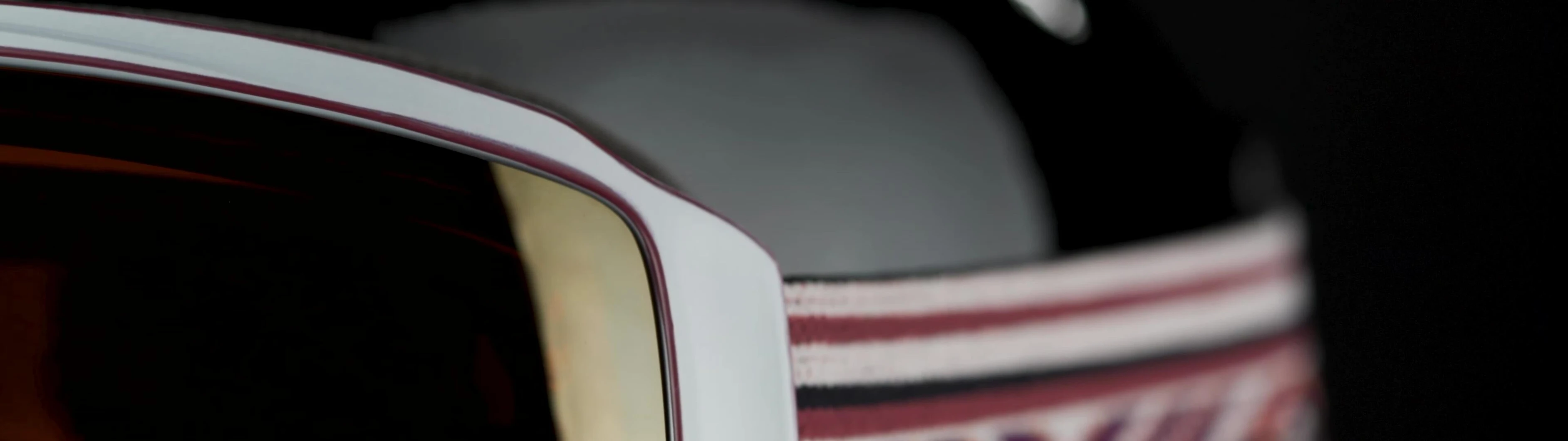The Anon M1 women's goggle.