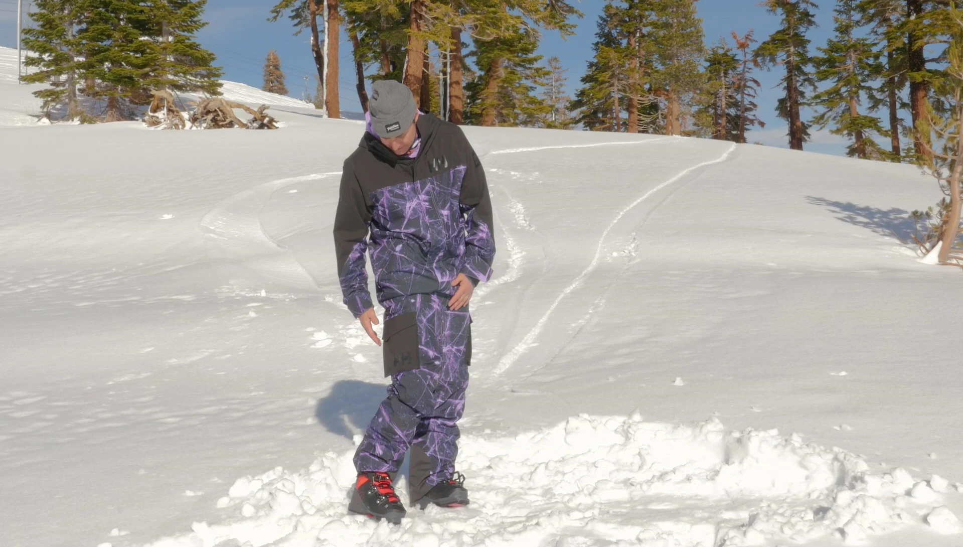 Showcase of the cargo pockets on the ski pants.