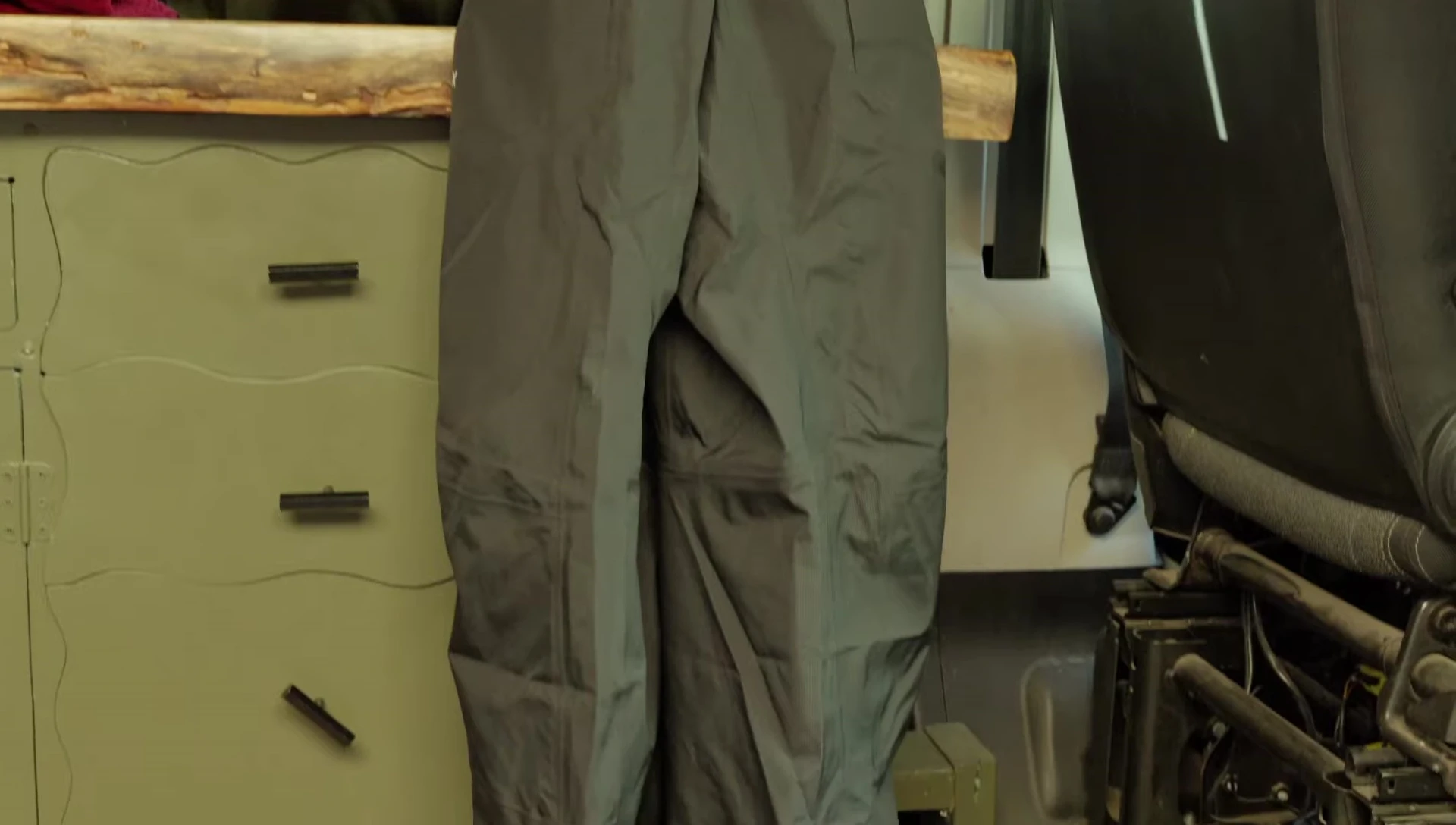 Screen capture emphasizing the lightweight and breathable material of the High Exposure line.