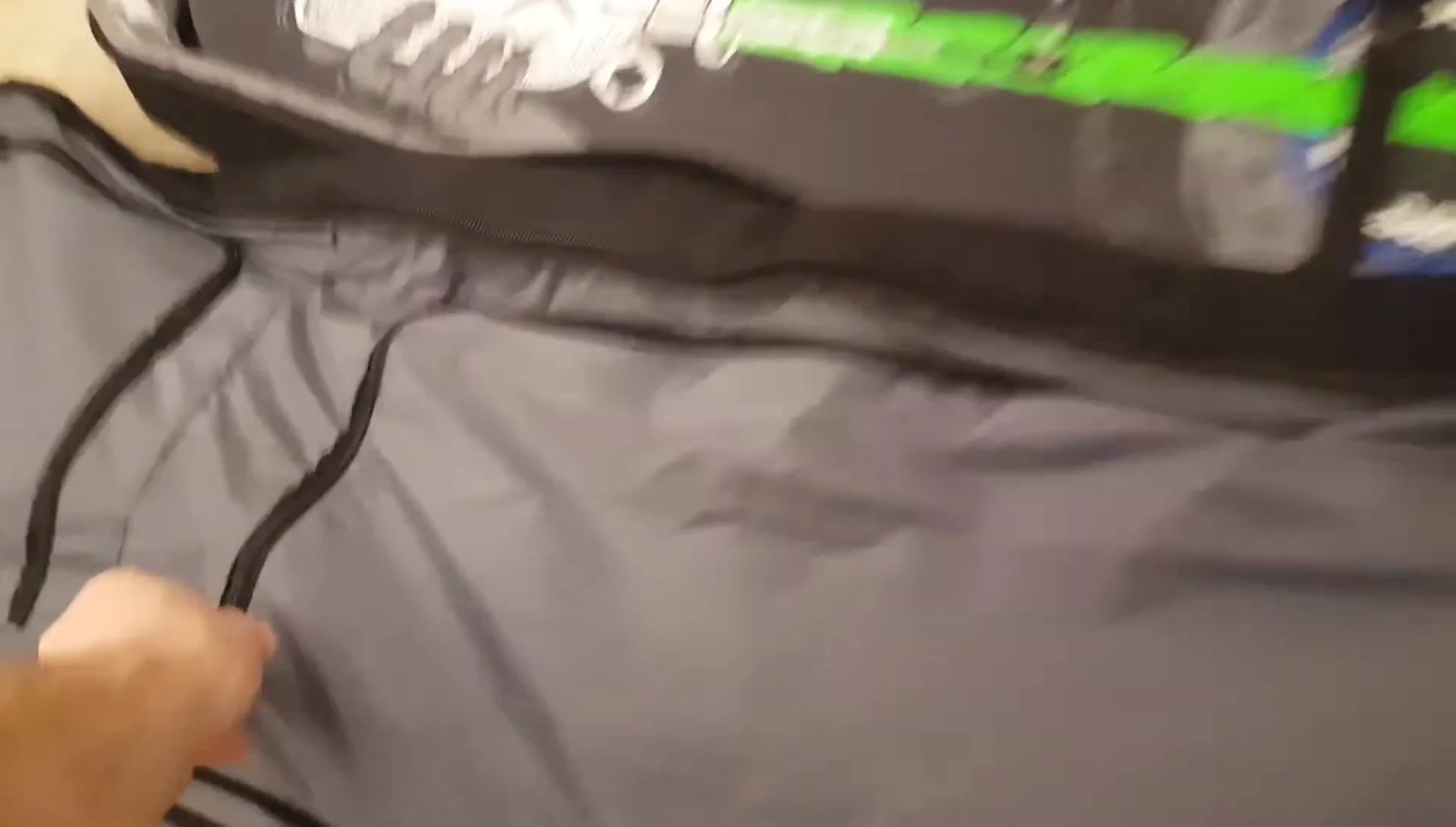 Internal pockets showcasing dual access