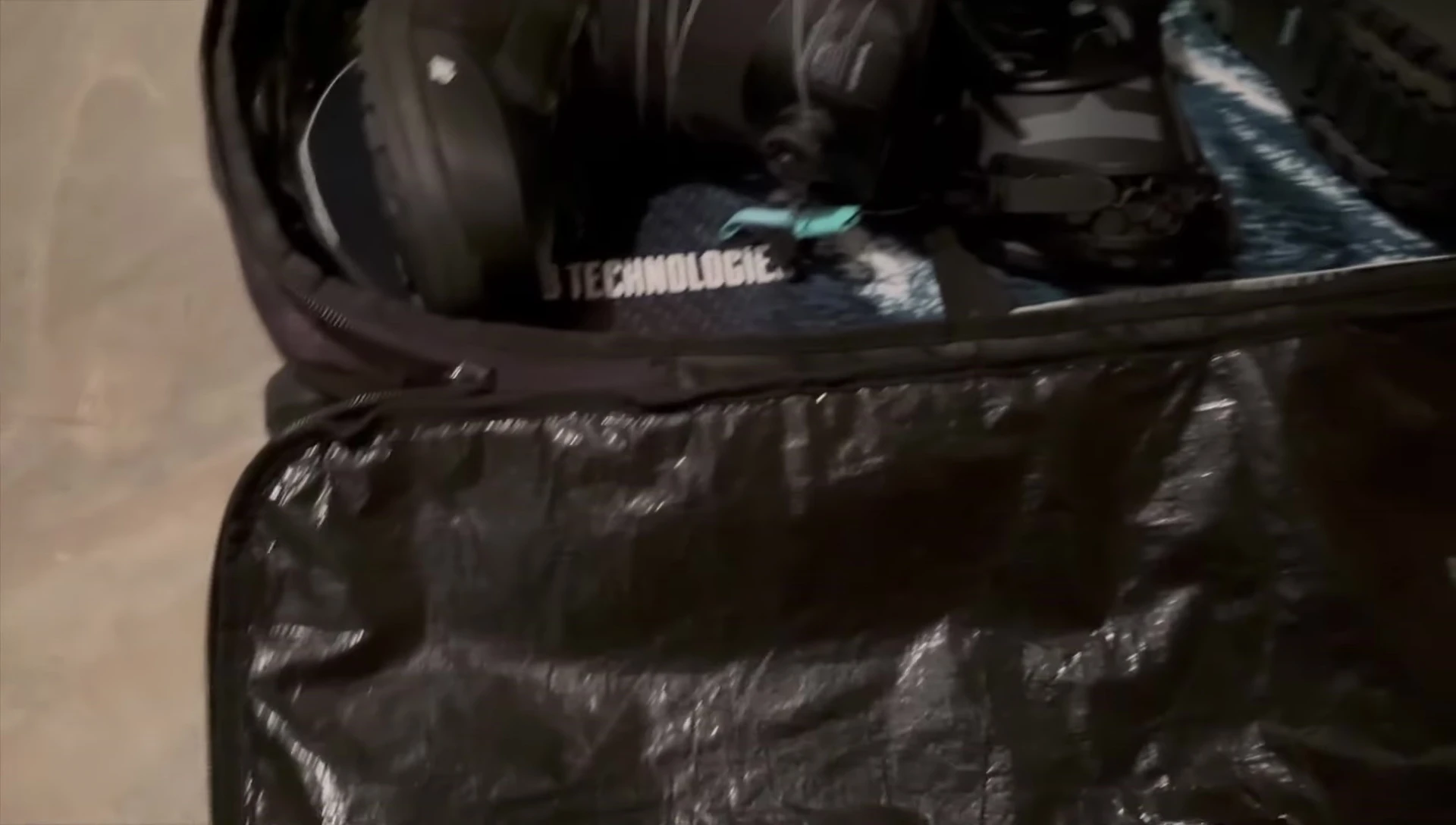 Final shot of the bag, emphasizing its overall condition.