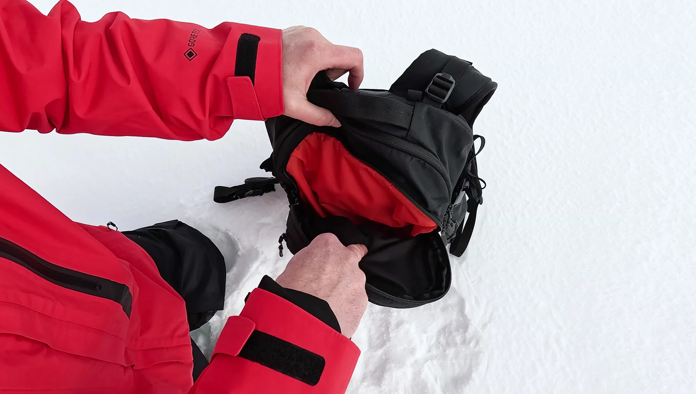 Shovel and probe pockets accessed via the external white zippers.