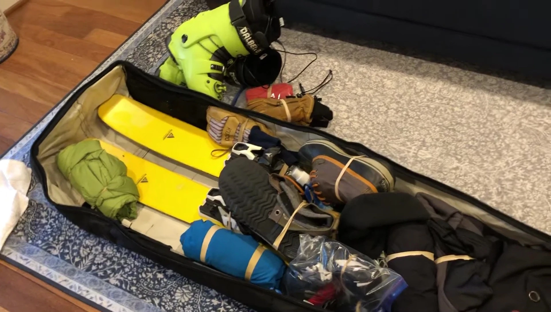 Shot of the optional backpack straps attached to the ski bag.