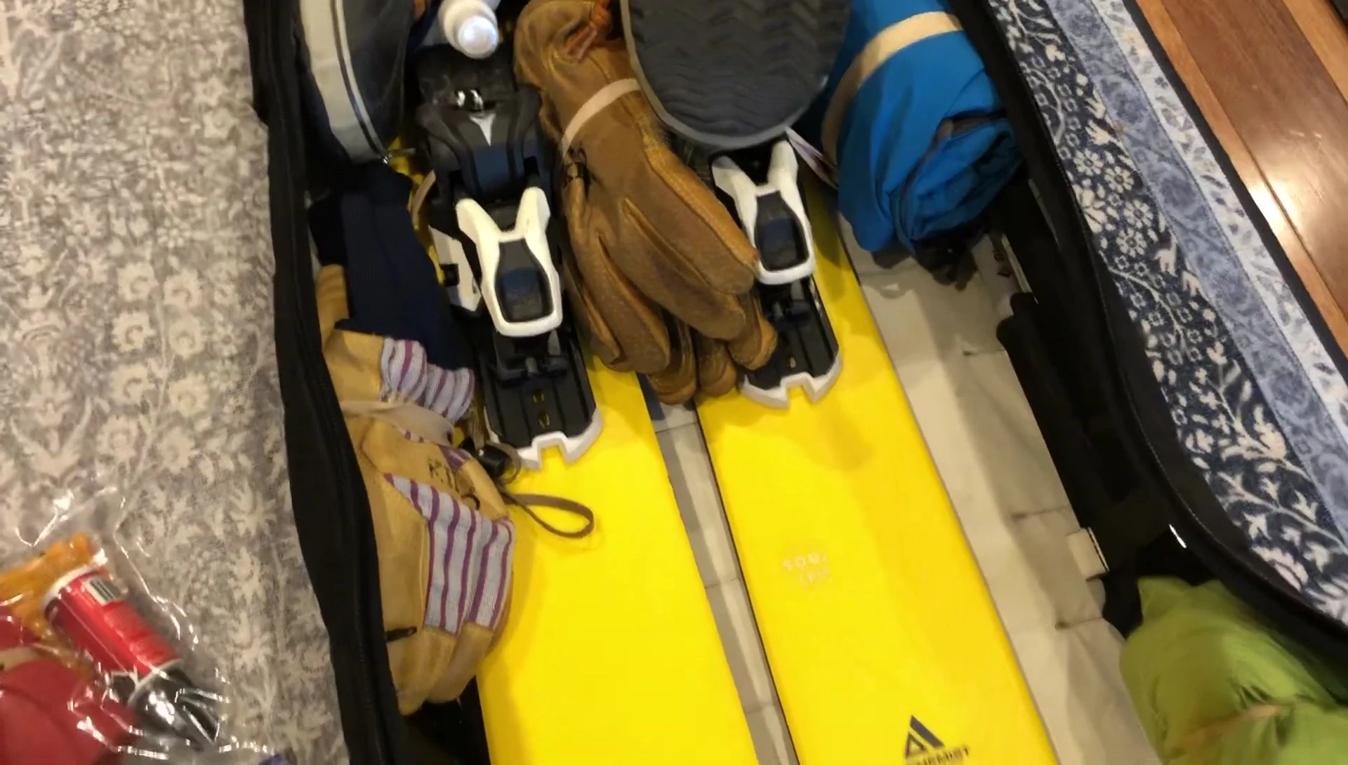 View of the skis fitting inside the bag.