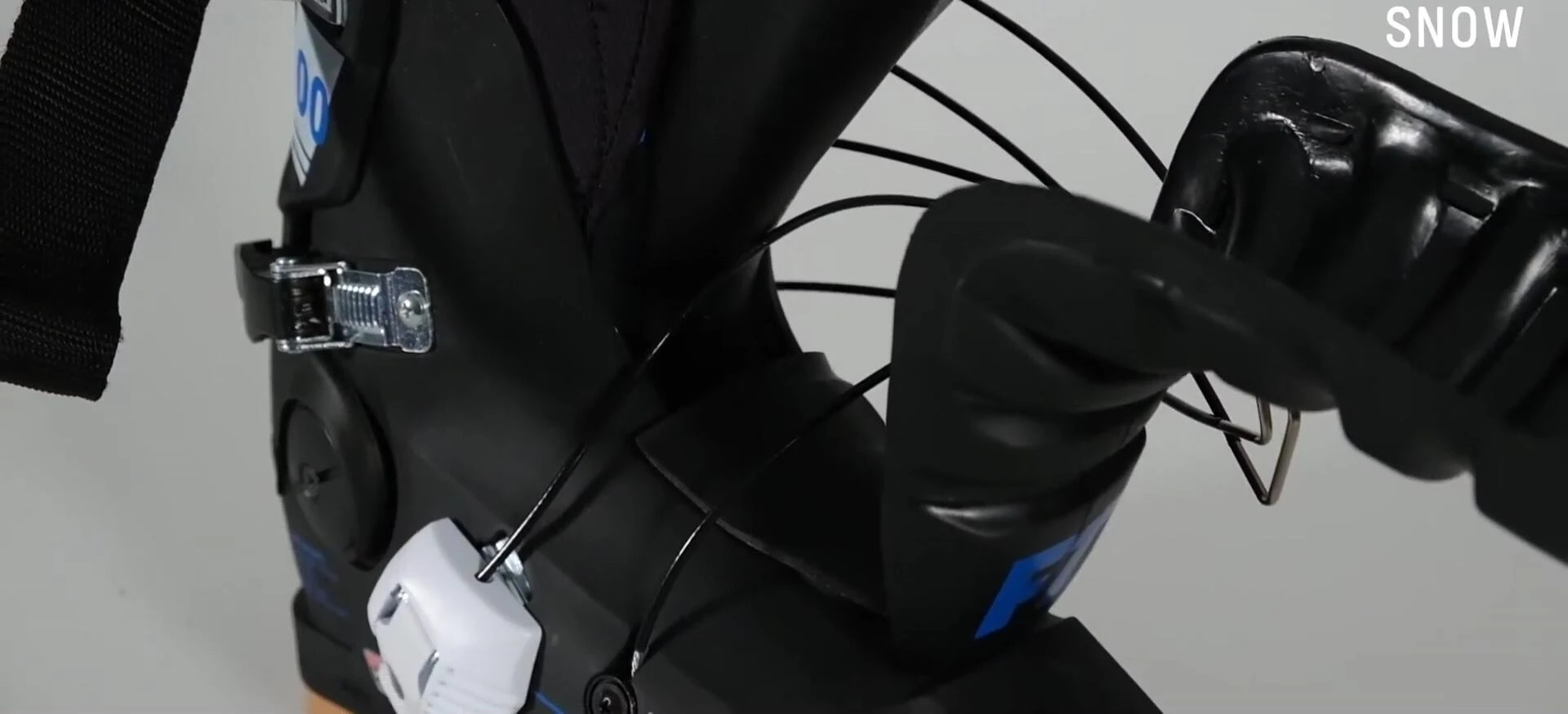 Demonstration of the smooth, progressive flex of the boot.