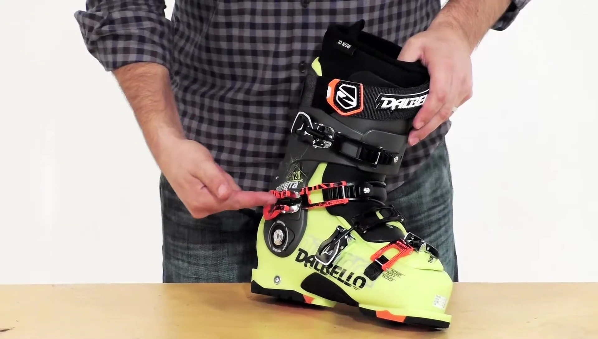 Close-up of the Dinolink heel retention system.