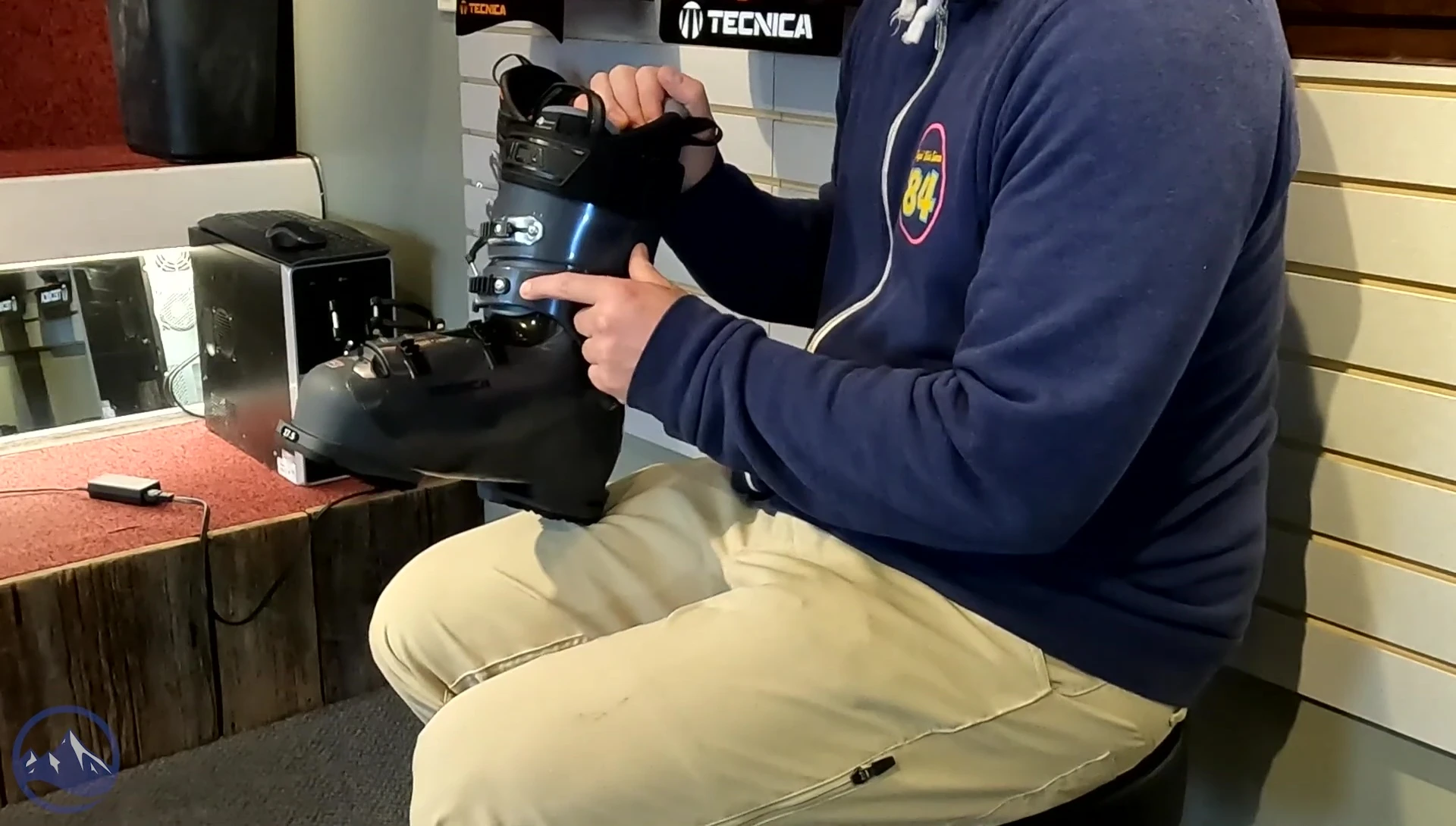 Detail of the tool-free catch adjustment