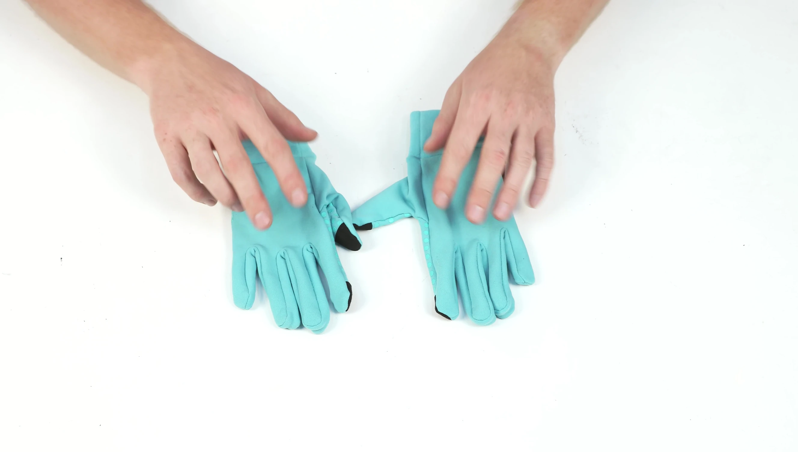 Image depicting the gloves worn under mittens.