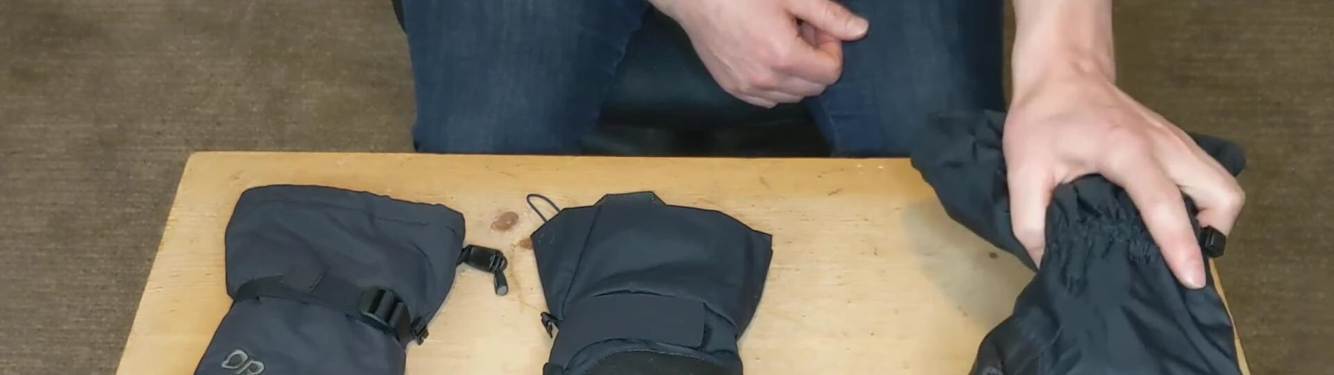 The Outdoor Research Alti Mitt displayed.