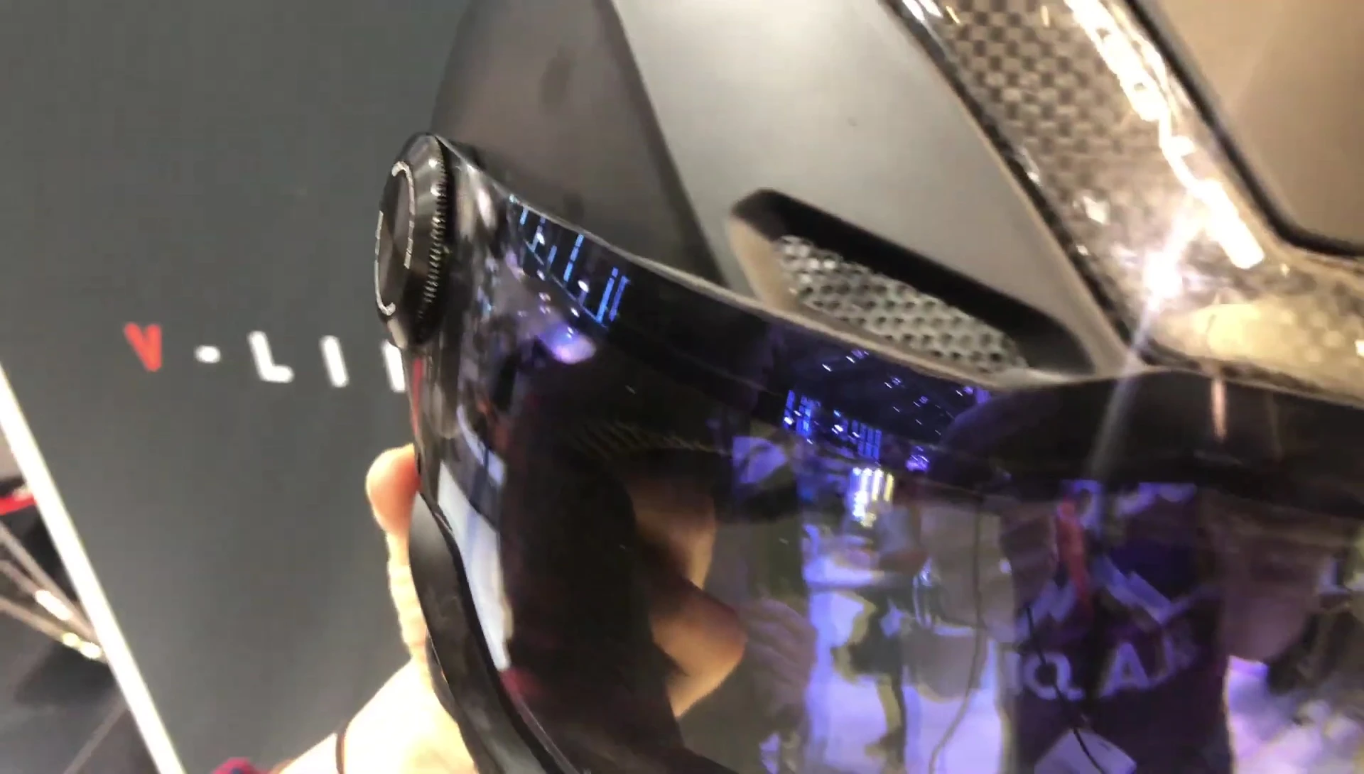 Person wearing the helmet, emphasizing the wide field of vision.