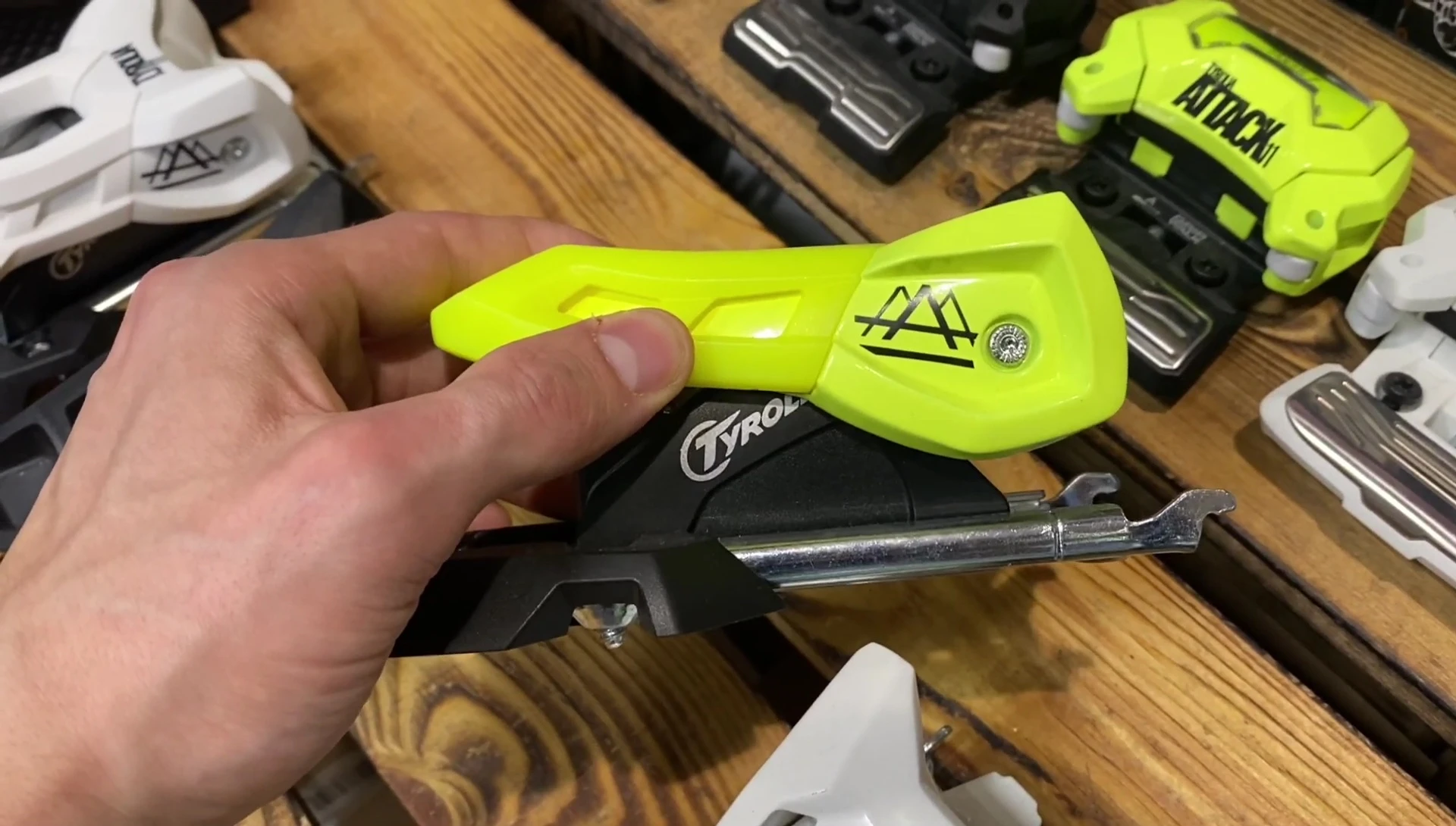 Comparison of older and newer Salomon STH binding platforms