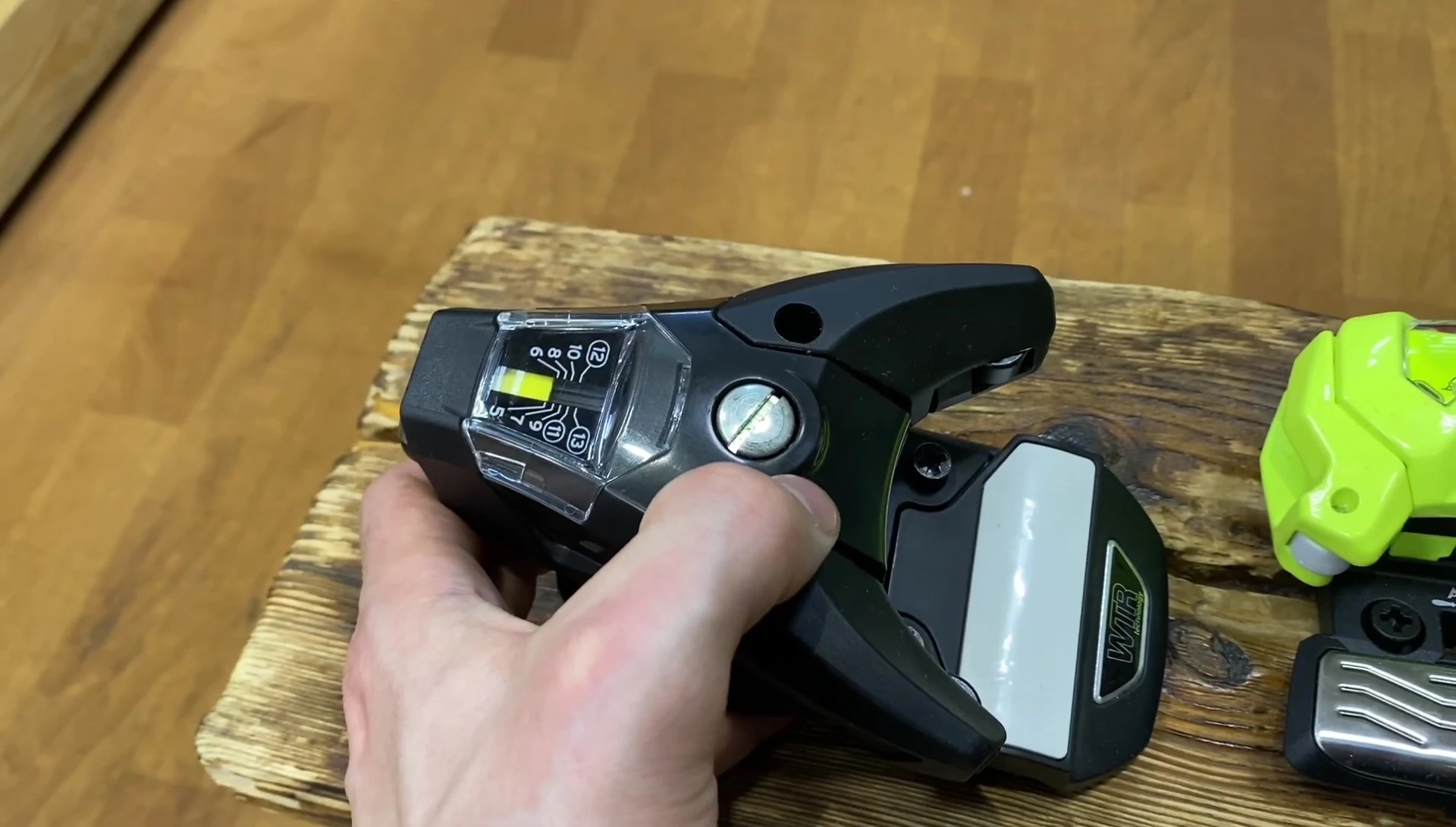 Salomon STH binding showing the front head and spring mechanism
