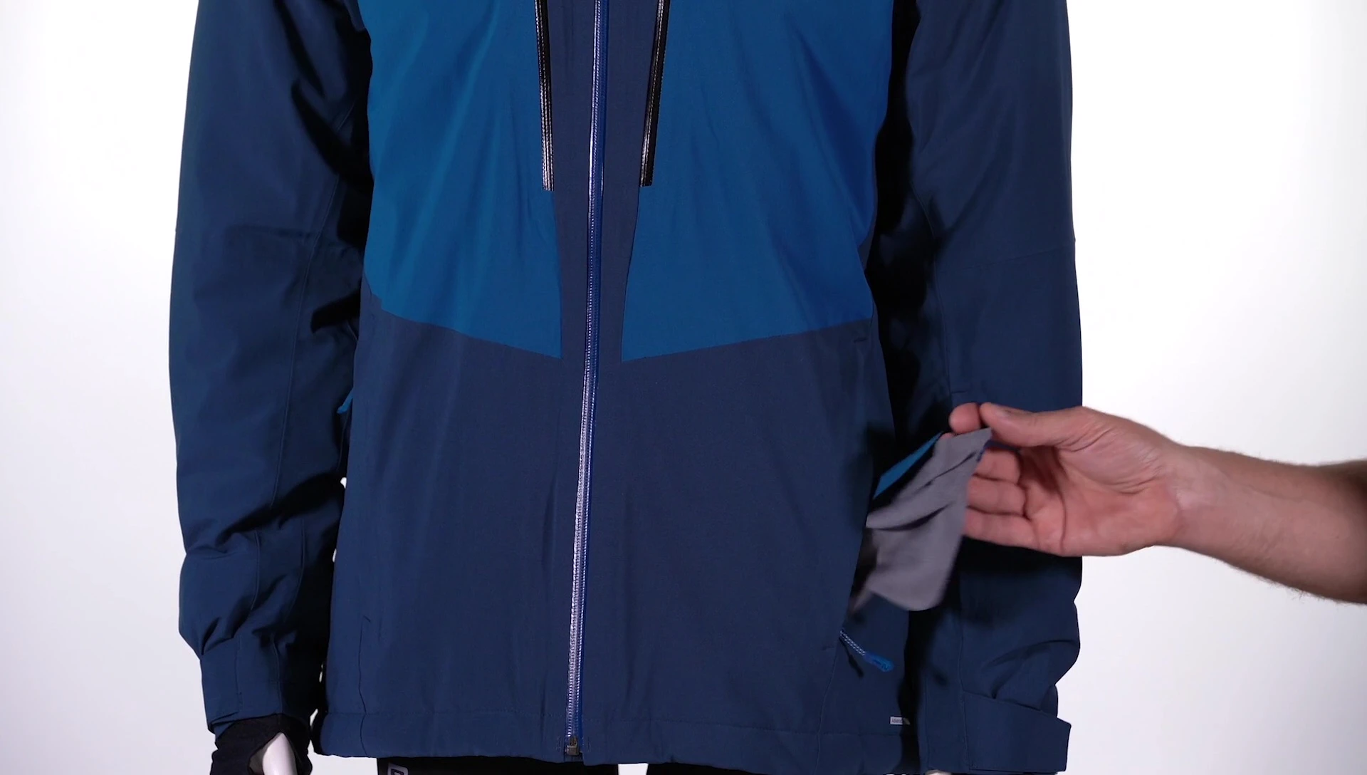 Close-up of the goggle wipe in the lower left pocket.