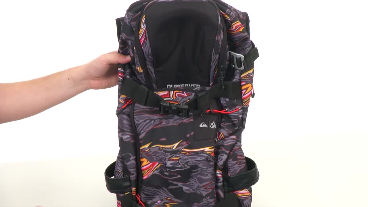 Showcase of the external pockets on the Quiksilver Travis Rice Platinum Pack