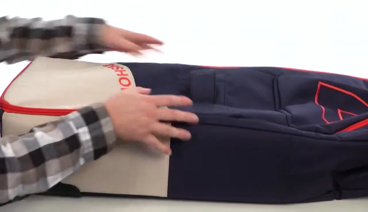 Multiple handles on the DC Claimer 15 Board Bag.