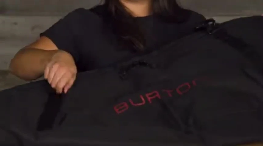 Showcase of external pockets and handle.