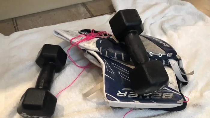 Remove the string and puck. Check the glove closure. It should close completely, unlike before.