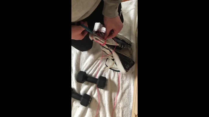 Remove the string and puck. Check the glove closure. It should close completely, unlike before.